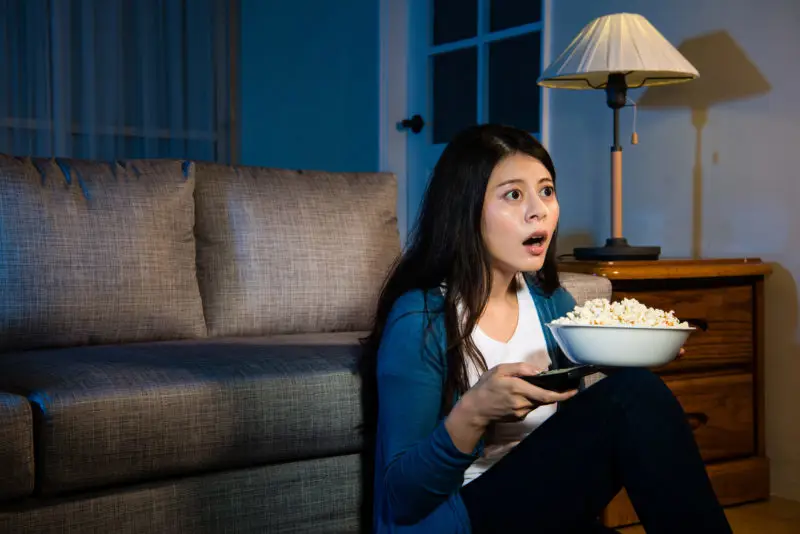 Suasana nyaman saat menonton drama Korea Pengalaman menonton drama Korea yang menyenangkan